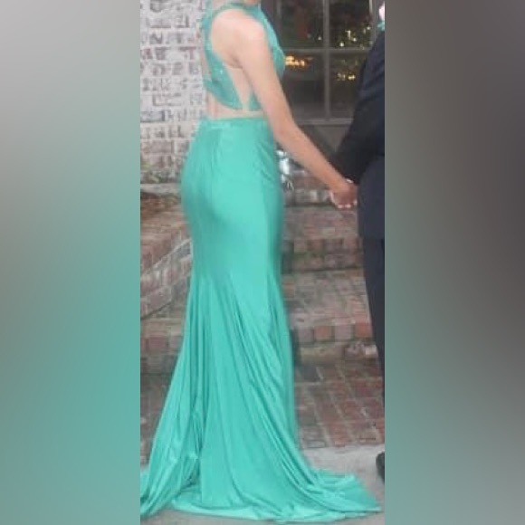 ππ»β€οΈβπ₯ Itβs almost time to start thinking about Prom Dresses β€οΈβπ₯ππ» - Picture 2 of 2